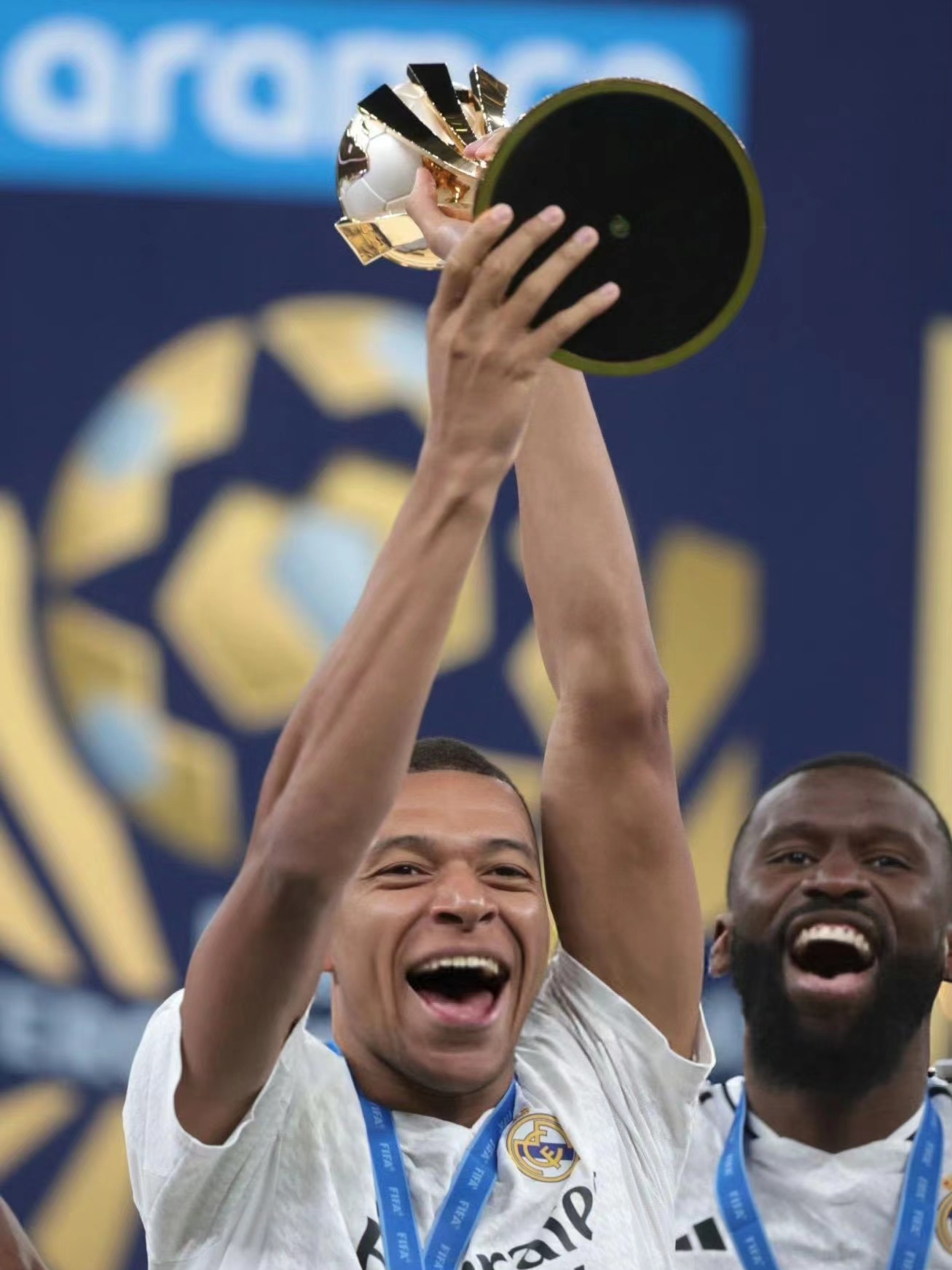 关于皇家马德里队大胜,斩获比赛胜利的信息 关于皇家马德里队大胜,斩获比赛胜利的信息