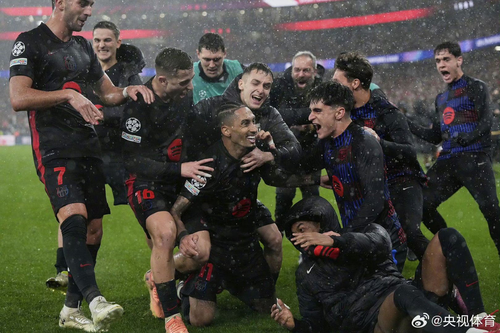 包含萨索洛主场逆转卡利亚里,取得三分的词条 包含萨索洛主场逆转卡利亚里,取得三分的词条