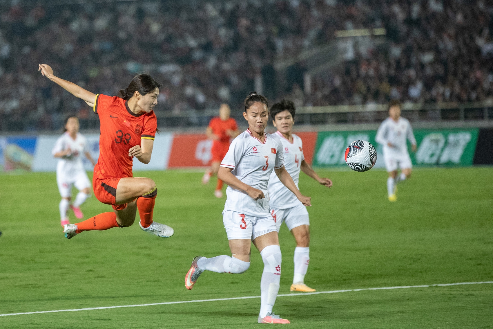 中国队夺取胜利进军国际冠军联赛 中国队夺取胜利进军国际冠军联赛