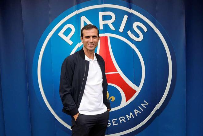 包含里昂备战法国联赛，全队士气高昂的词条