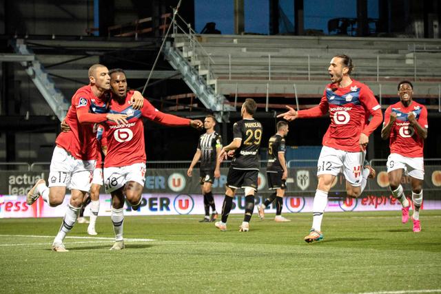 利勒斯俱乐部在法甲比赛中不甘落后