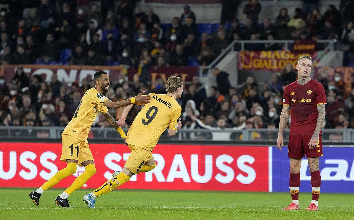 一场重要足球比赛中球员状态持续火热 一场重要足球比赛中球员状态持续火热