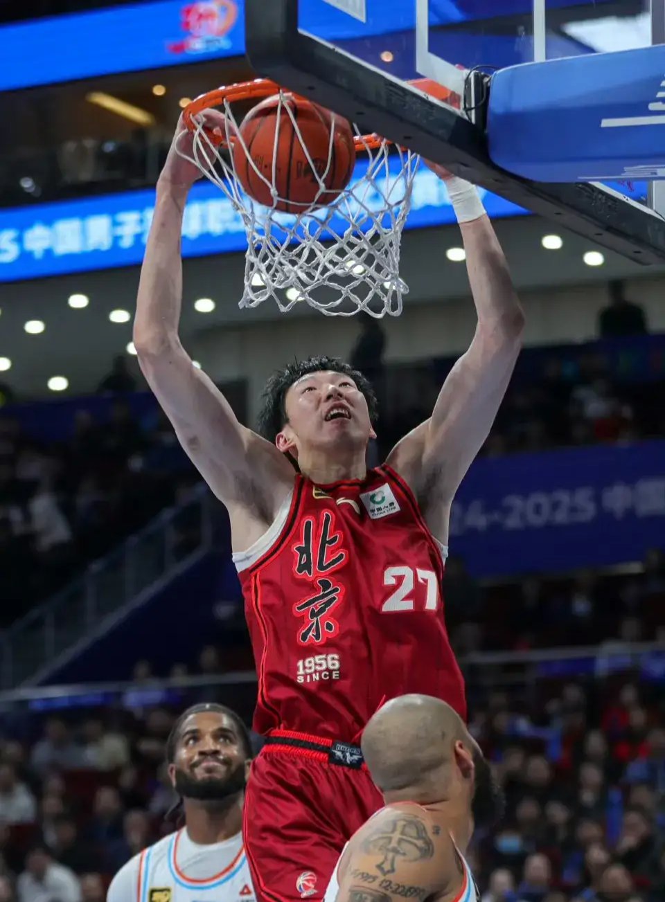 开云体育-雄鸡队加时赛告捷，惊险取胜对手