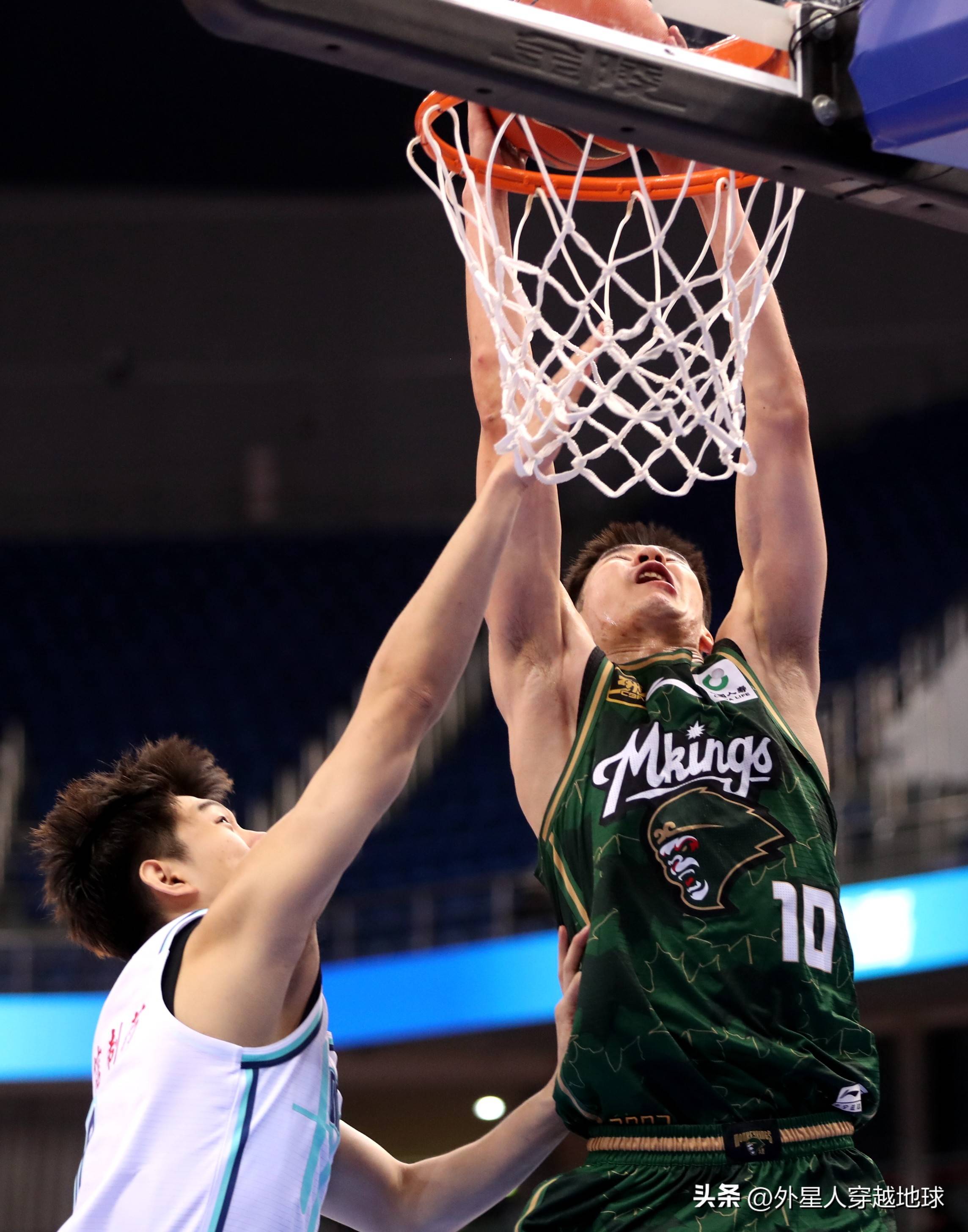 关于篮球比赛的惊心动魄瞬间,让人无法自拔的信息 关于篮球比赛的惊心动魄瞬间,让人无法自拔的信息