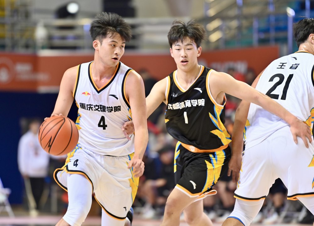 开云体育地址-间风雨！职业篮球赛场上激烈比赛揭幕的简单介绍