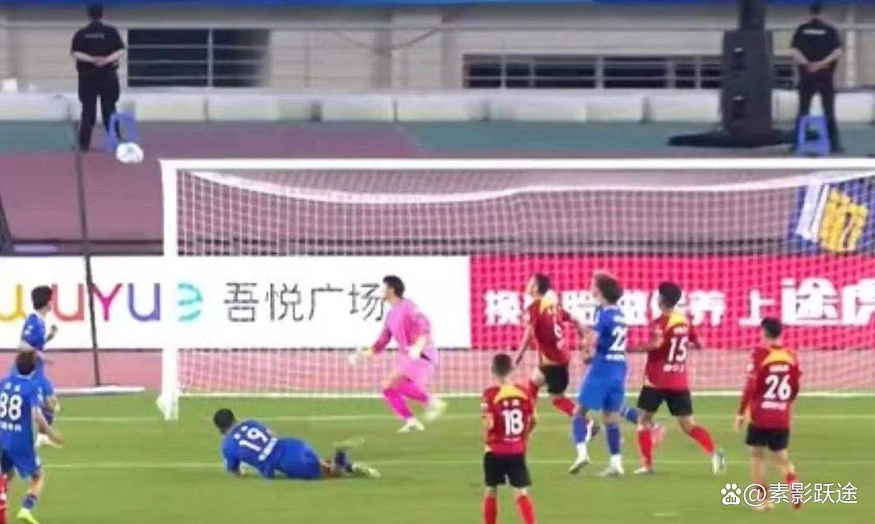 开云体育网页版登录入口-足球比赛风云变幻，球迷热情高涨场面火爆的简单介绍