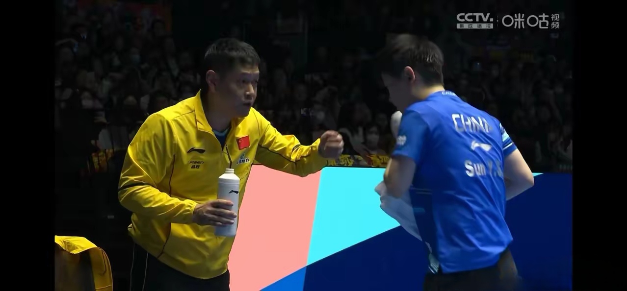 开云体育亚洲官网-包含裁判吹响比赛的号角，双方战队展开激烈争夺！的词条