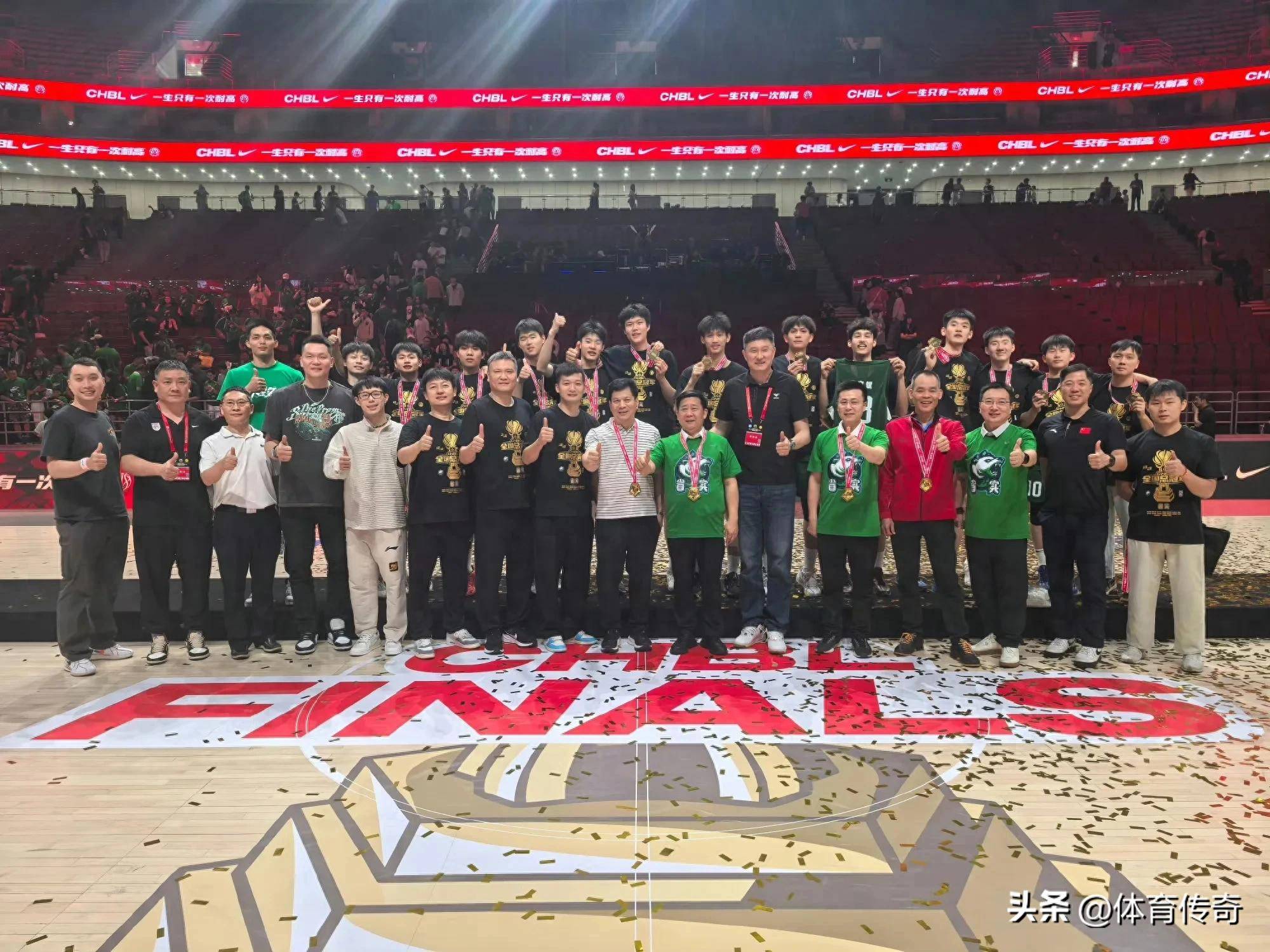 球员展现出色实力帮助球队获胜