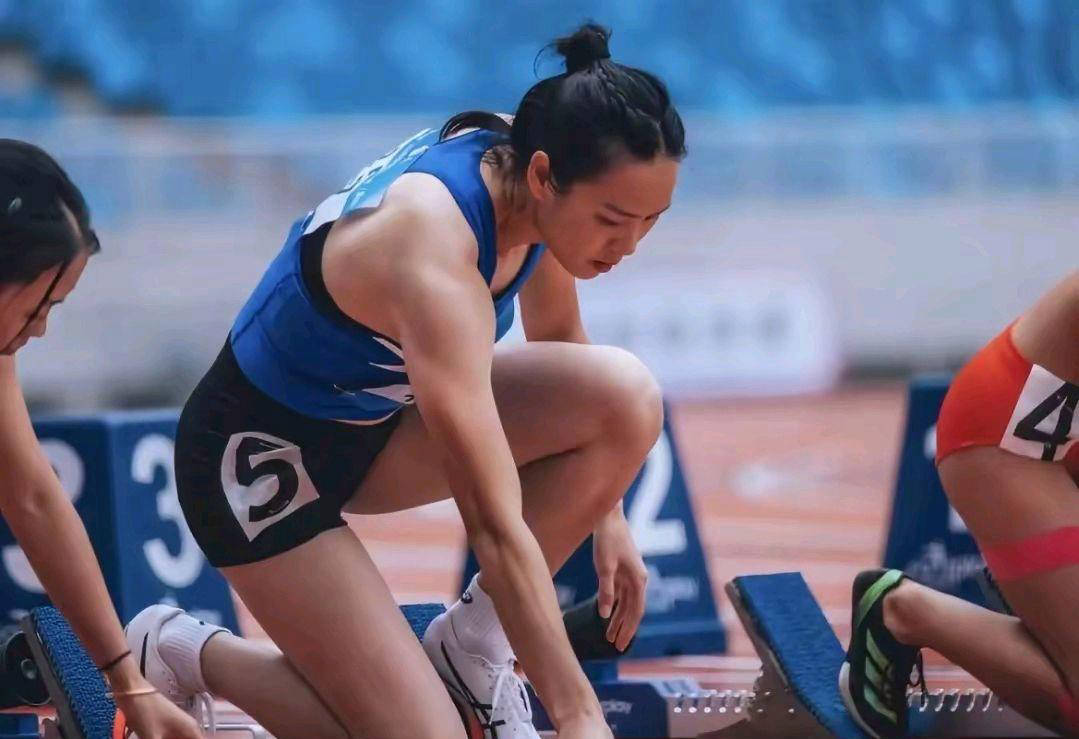 开云体育平台-关于田径比赛精彩纷呈，选手展示实力的信息