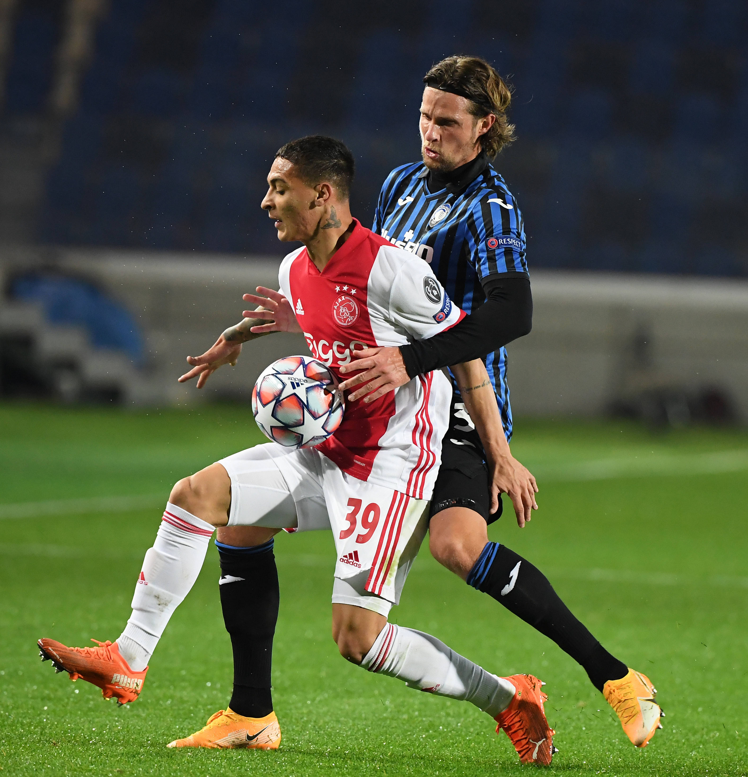 包含荷兰足球联赛中,阿贾克斯队获得胜利后登顶榜首的词条 包含荷兰足球联赛中,阿贾克斯队获得胜利后登顶榜首的词条